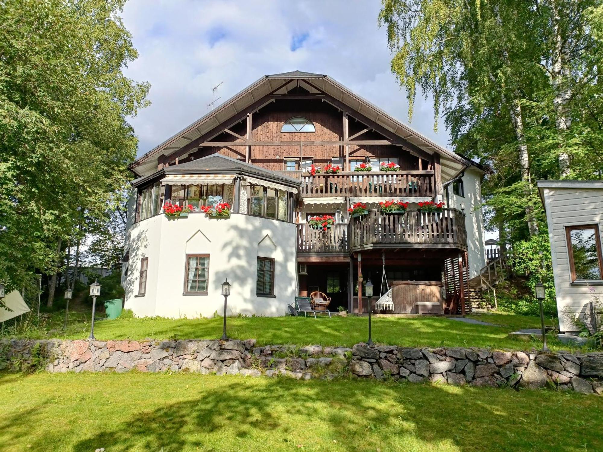 Cronin'S Guesthouse Bed & Breakfast Heinola Exterior photo